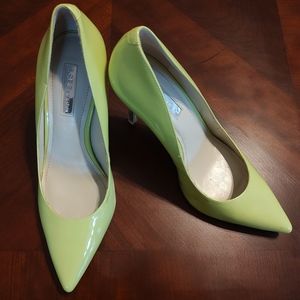 BCBG treasure patent leather lime green pumps size 8